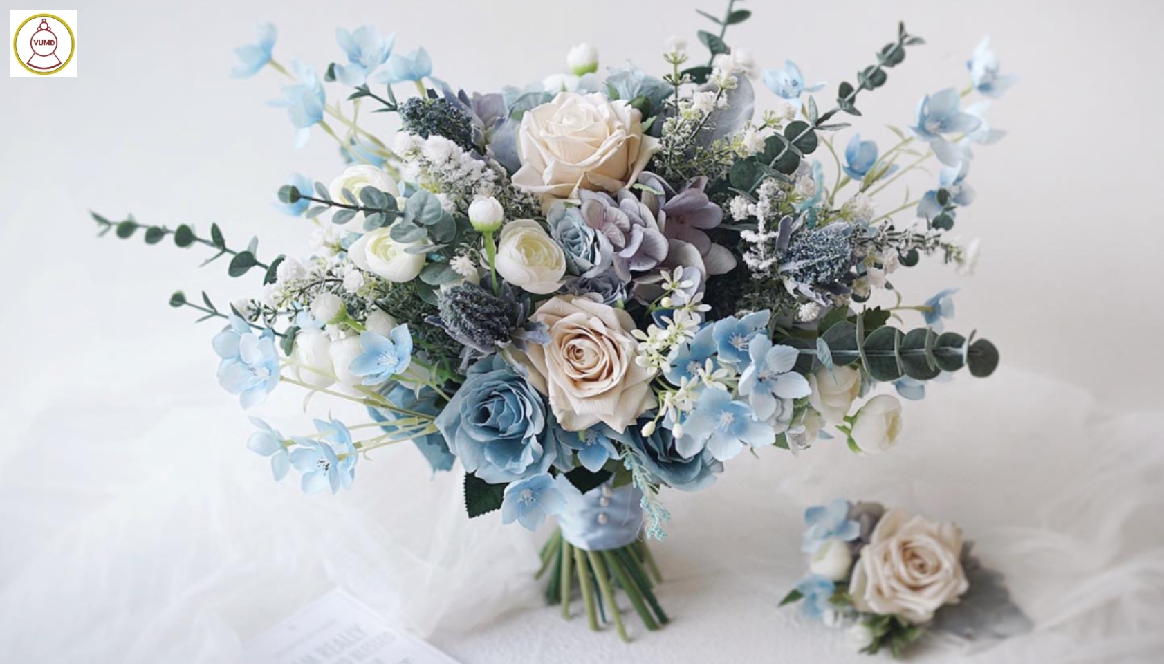 Hoa cô dâu cầm tay xanh dương